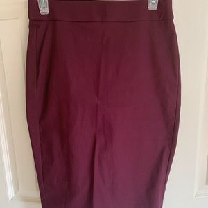 Elle knee-length maroon skirt